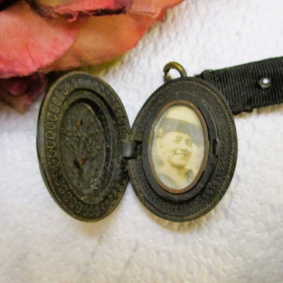 ANTIQUE Gutta Percha Locket Necklace with Photo ~ VICTORIAN Sailor Photo Locket - Picture 1 of 15